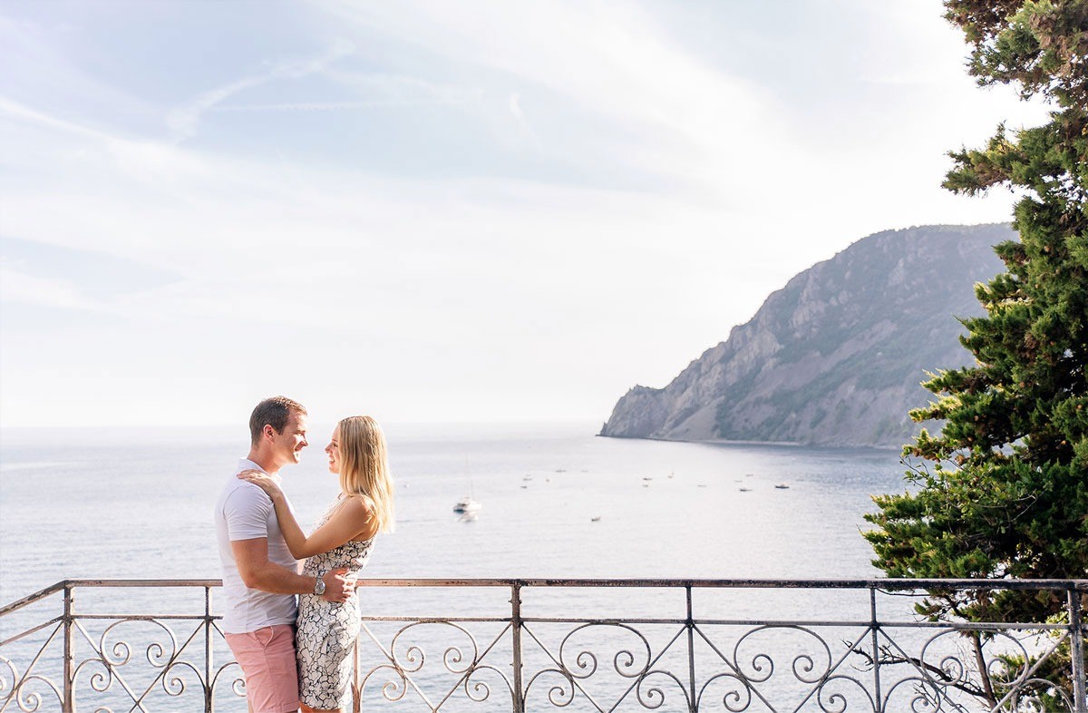 Romantic wedding proposal by the sea in Monterosso al Mare