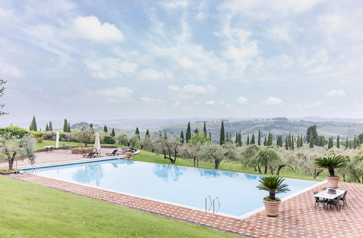 The pool over the olive groves in Paterno